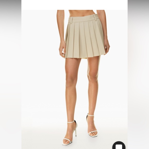 Aritzia Dormer pleated skirt size 0 (fits like size 4) - Picture 5 of 6
